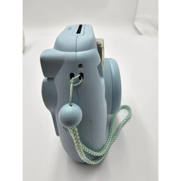 Fujifilm Instax Mini 8 Built in LED Flash Instant Colored Format Filmed Camera - Picture 4 of 5
